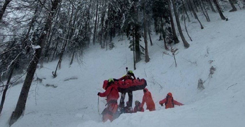 Snježna lavina u Sloveniji, ozlijeđen skijaš