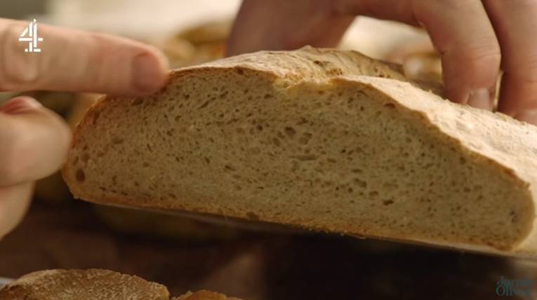 Voda i dva sastojka: Jamie Oliver podijelio jednostavan recept za kruh