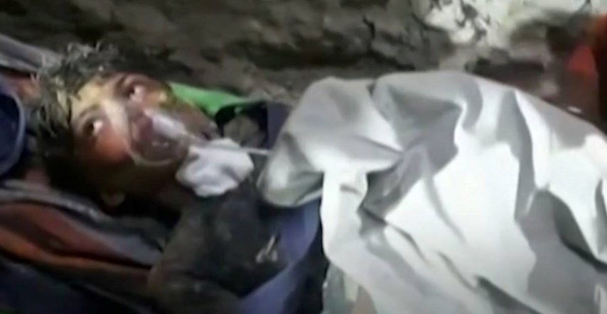 VIDEO Dječak u Indiji pao u bunar, tamo bio 100 sati. Uspjeli ga spasiti