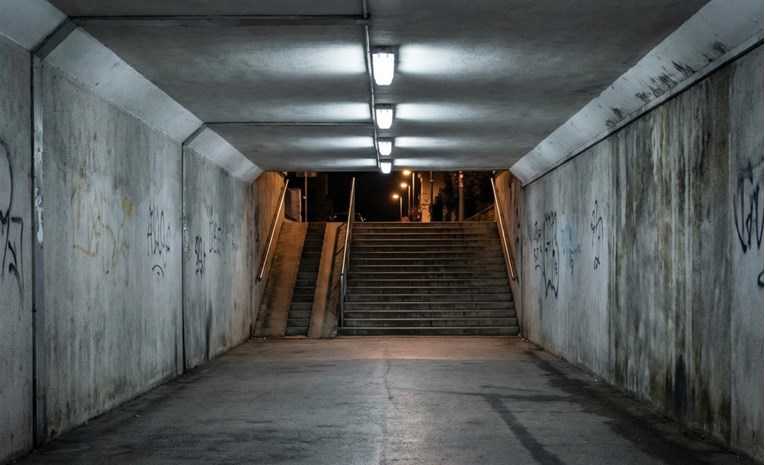 Četvorica u podhodniku u Splitu pretukla maloljetnika, uhićeni su