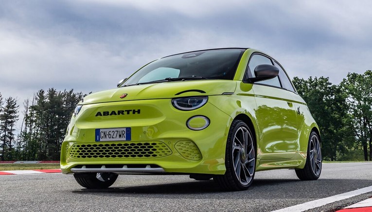 Nezadovoljni kupci tjeraju Abarth natrag na benzince