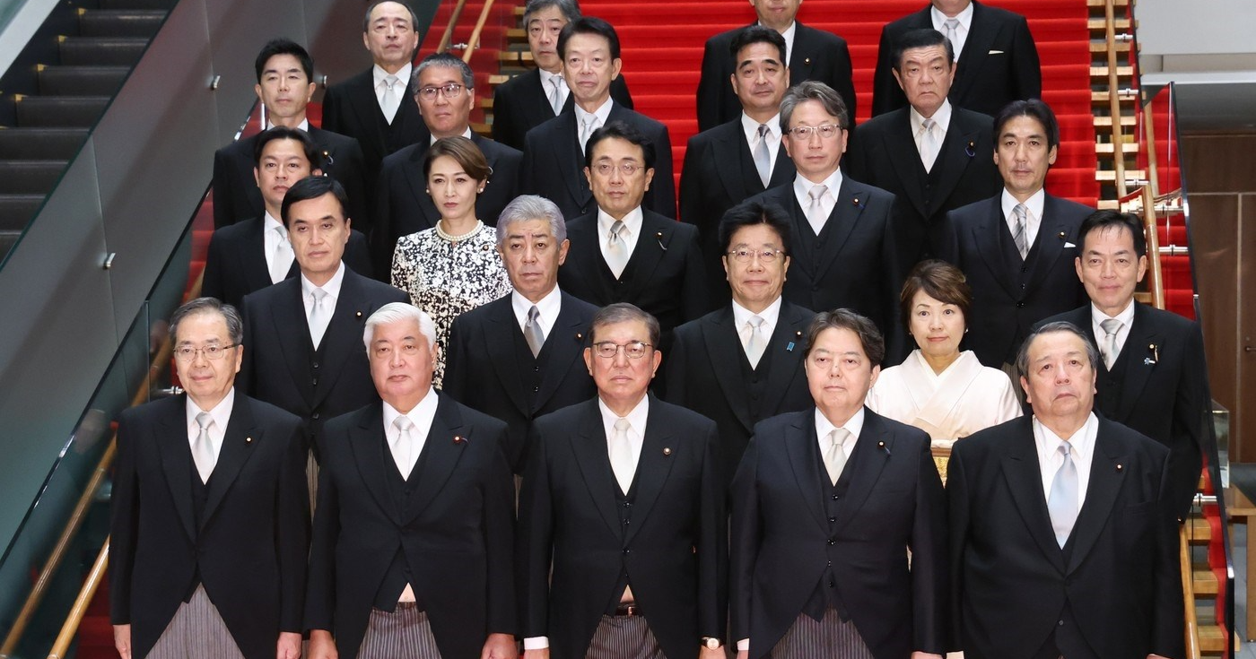 Japanski političari tražili da se ova fotka fotošopira. Vidite li zašto?