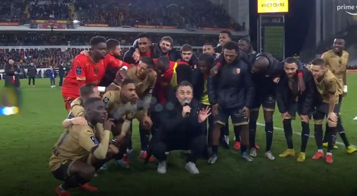 Pogledajte kako je trener Lensa poveo slavlje s navijačima nakon rušenja PSG-a