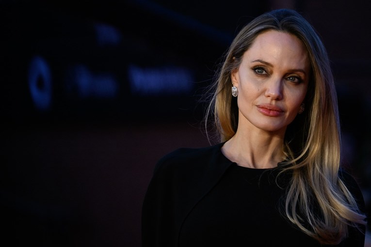 Zbog drame s Pittom, Jolie prodaje vilu od 25 milijuna dolara i napušta Hollywood