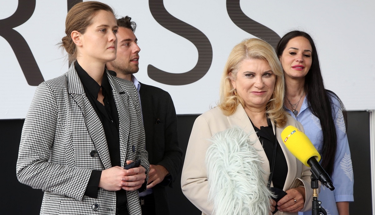 VIDEO Vesna Škare Ožbolt predala listu s potpisima