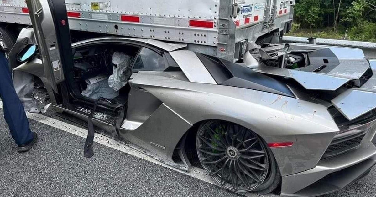 VIDEO Vozač Lamborghinijem završio pod tegljačem, preživio je