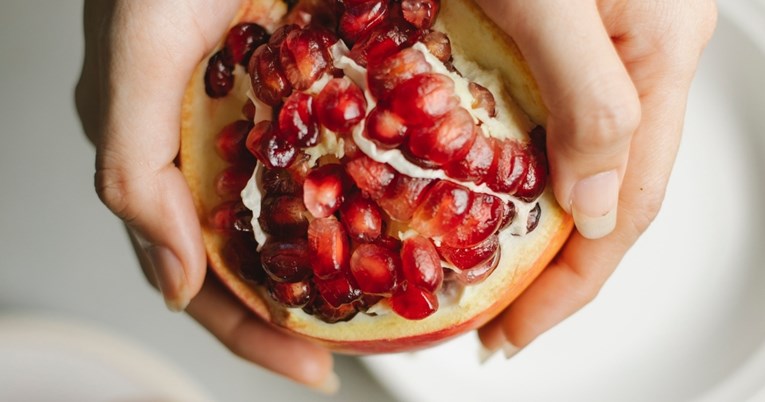 Pet razloga zbog kojih biste trebali jesti voće koje zovu jesenskom bombom vitalnosti