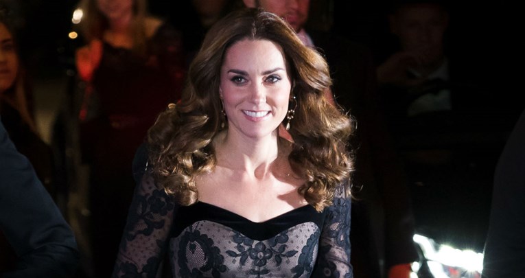 Kate Middleton u poluprozirnoj čipkastoj haljini otkrila više kože nego inače