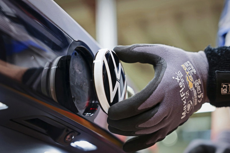 VW planira bolne rezove, ali možda neće biti dovoljno. "Mogao bi ga preuzeti BYD"