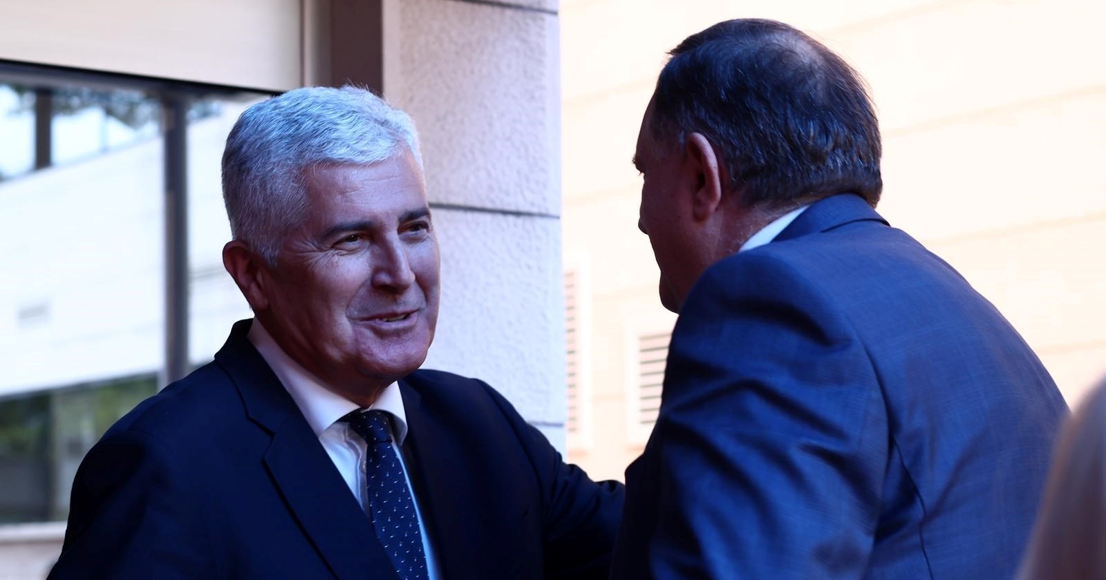 Stranke Trojke: Tražimo od Čovića da prestane štititi bjegunca Dodika