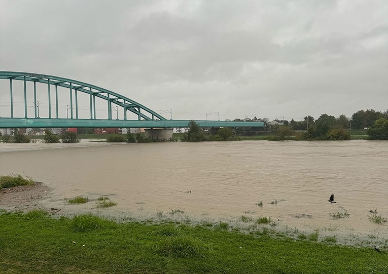 VIDEO I FOTO Sava u Zagrebu se izlila iz korita