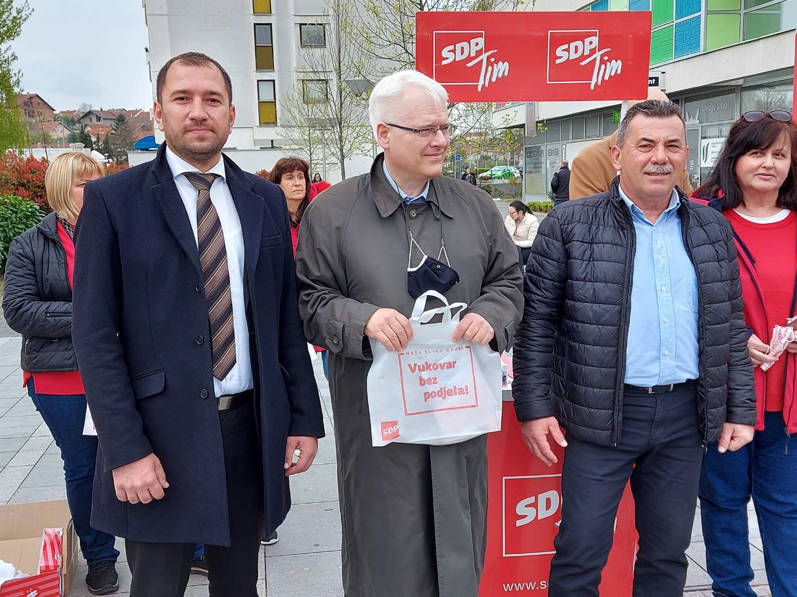 Josipović: Nacionalističke stranke drže Vukovar "u šahu"