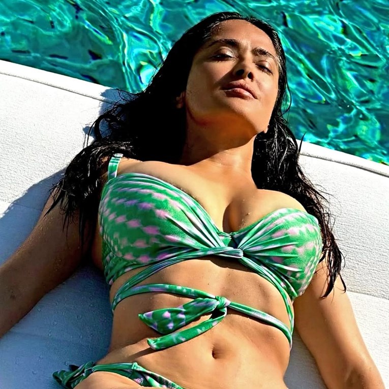 Salma Hayek fotkom u badiću proslavila 59. rođendan: "Hvala vam na ljubavi"