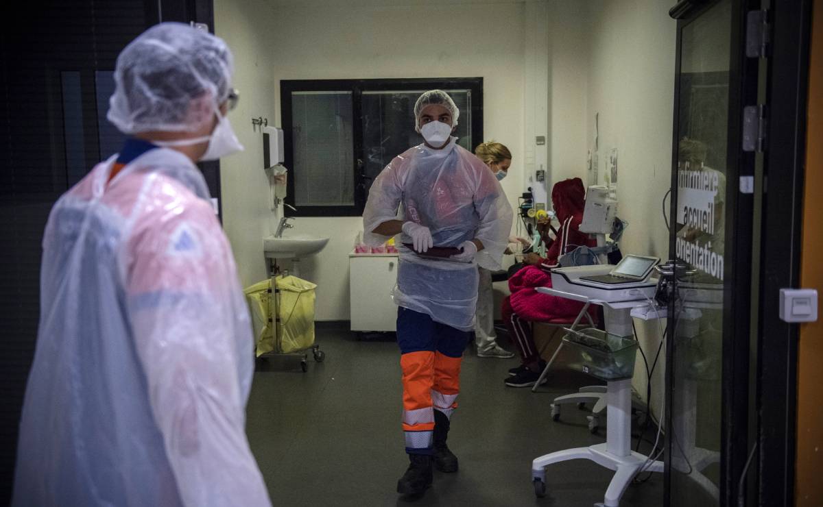 U Francuskoj opet narastao broj umrlih, dodatno se zarazilo više od 6000 ljudi