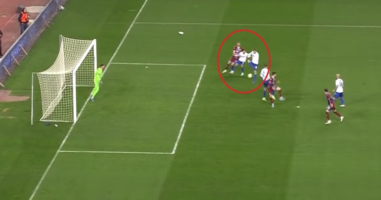 Pogledajte katastrofalnu reakciju Ferra. Hajdukov stoper Rijeci je poklonio gol