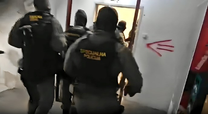 VIDEO Specijalci zbog droge upali u ilegalni klub u Zagrebu, dvojica uhićena