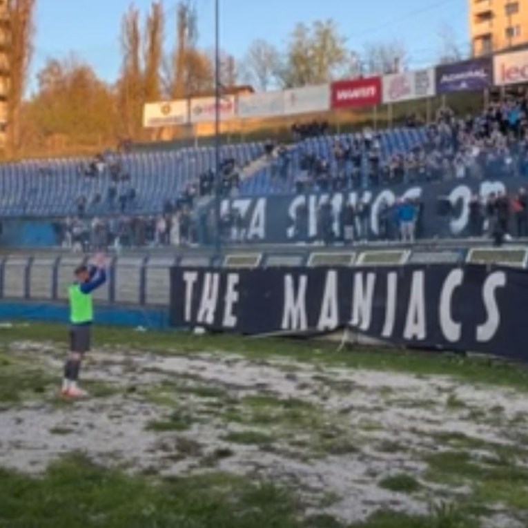 VIDEO Navijači Željezničara pružili podršku igraču kojem su stradali sestra i nećak