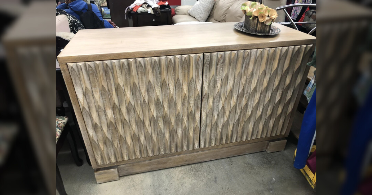 Žena kupila komodu za 167 eura pa otkrila koliko zapravo vrijedi