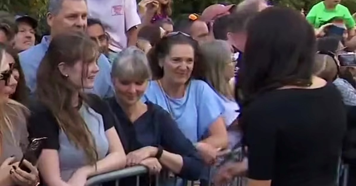 Neugodan trenutak ispred dvorca: Žena se nije htjela rukovati s Meghan Markle
