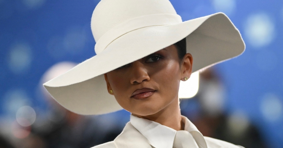 Zendaya kao moderna Bianca Jagger: Pogledajte outfit o kojem svi pričaju