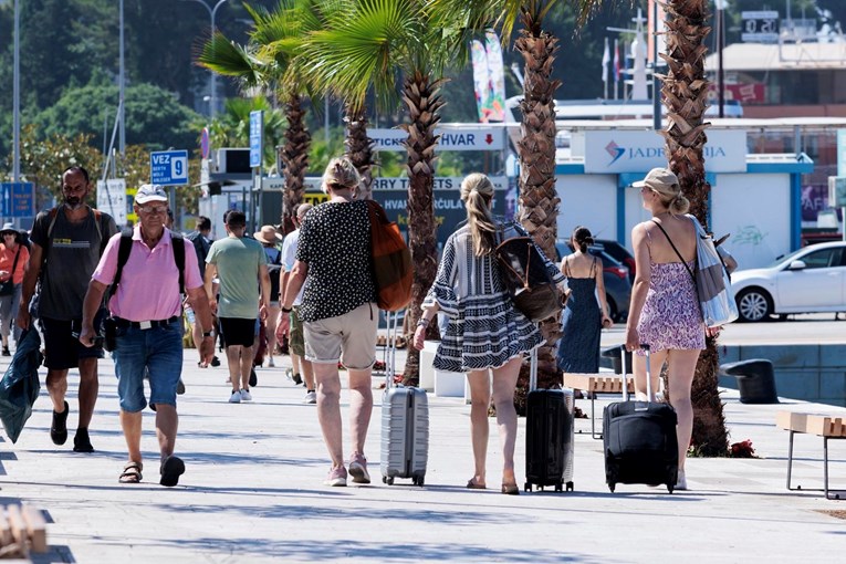 Split za vikend očekuje 49.000 putnika u zrakoplovnom i 62.000 u trajektnom prometu