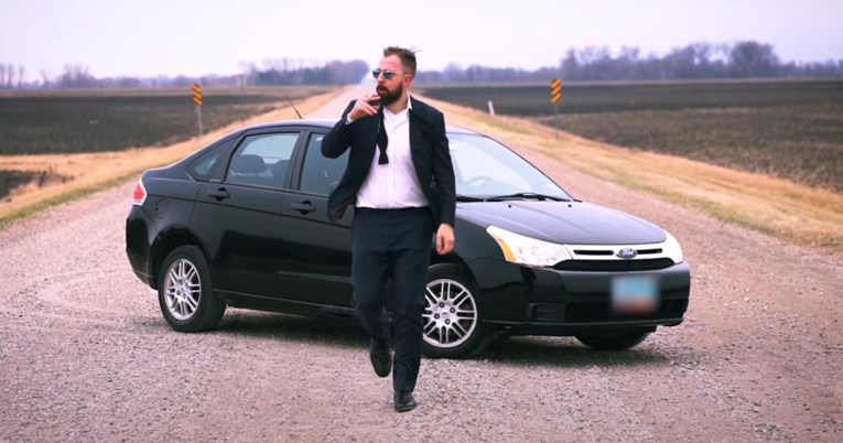 VIDEO Prodaje stari Ford, snimio je fantastičnu reklamu