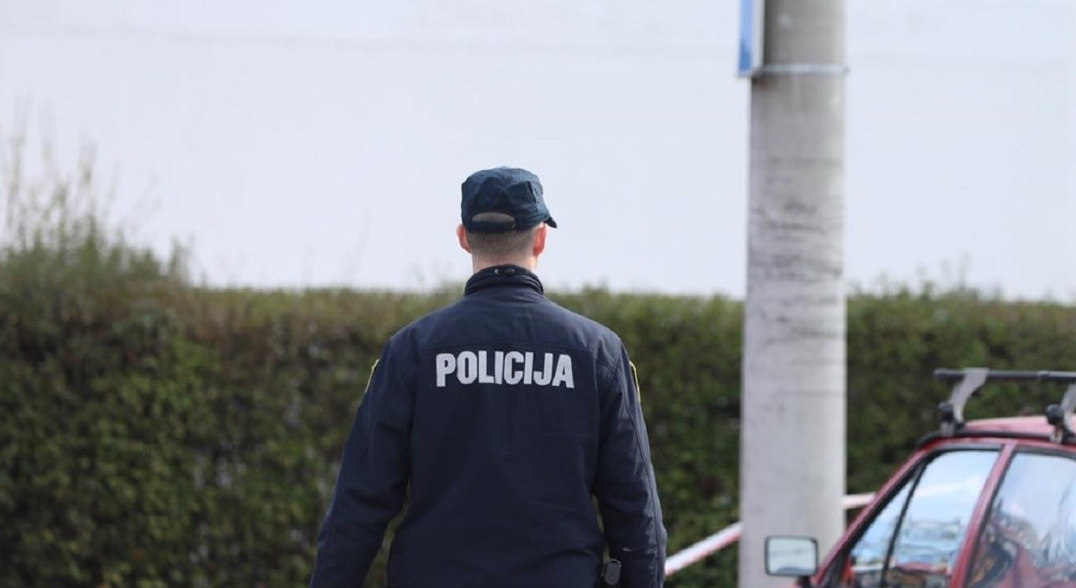 Pijan i naoružan zatvorio se u kuću u Čavlama pa počinio samoubojstvo