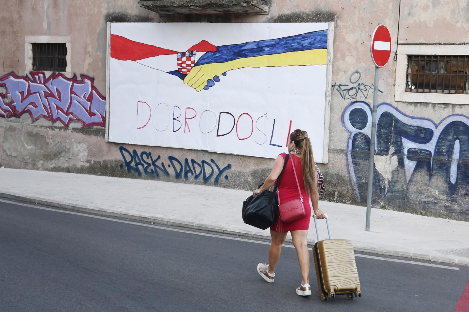 U centru Šibenika osvanuo plakat posvećen djeci iz Ukrajine