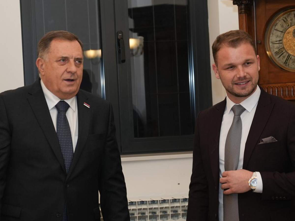 Rat Dodika i Stanivukovića, vrijeđaju se na društvenim mrežama. "On je kockar"