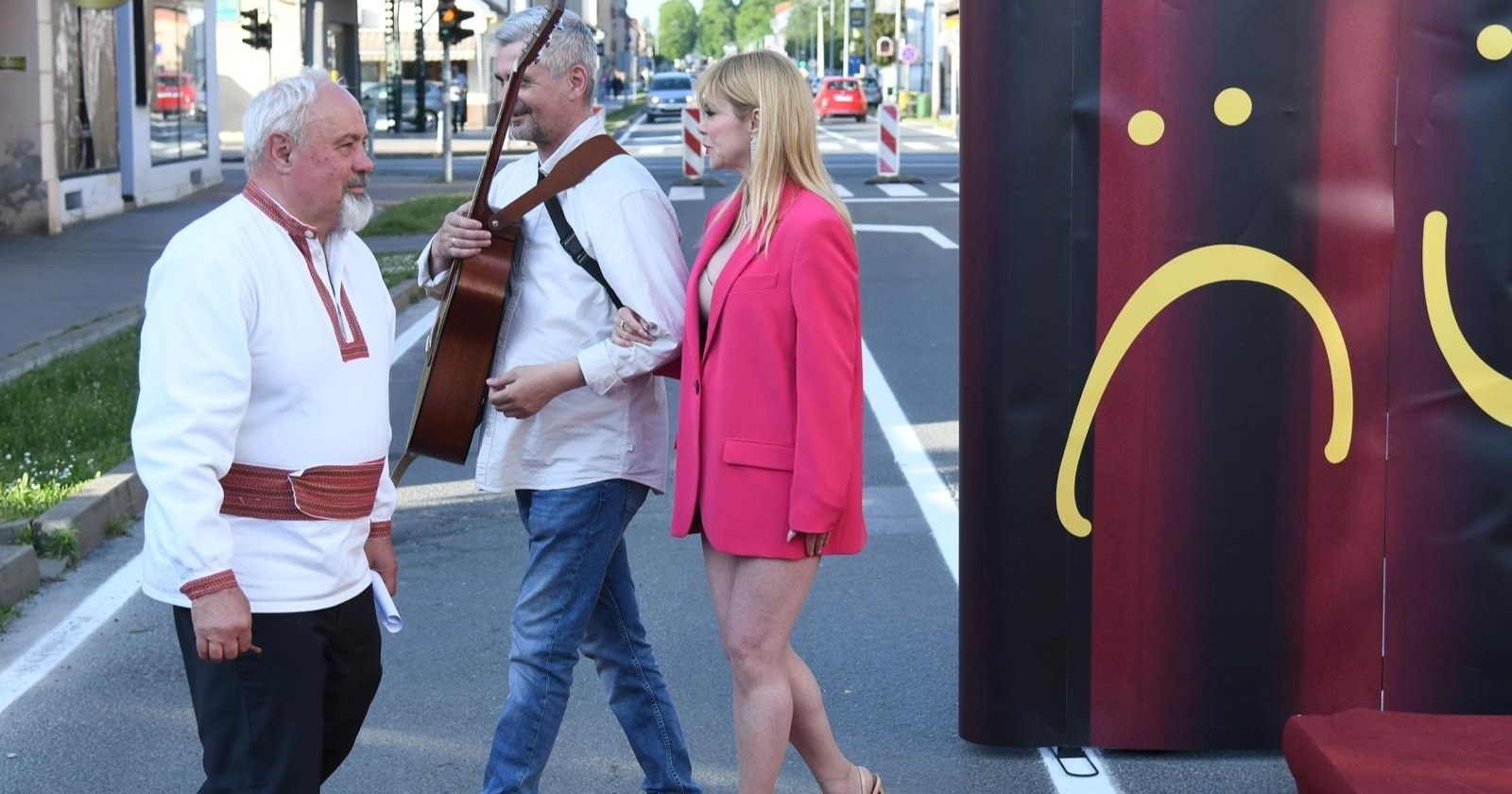 Mila Elegović otvorila BOK Fest u sakou ispod kojeg je nosila samo bodi