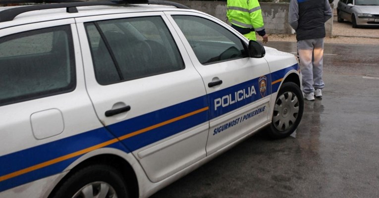 Dvojica Hrvata u dvorištu kuće na Viru teško ozlijedila poznanika iz BiH. Uhićeni su