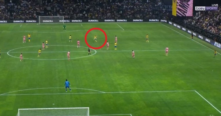 Brozovićev suigrač zabio Messijevom klubu sa 70 metara. Pogledajte golčinu