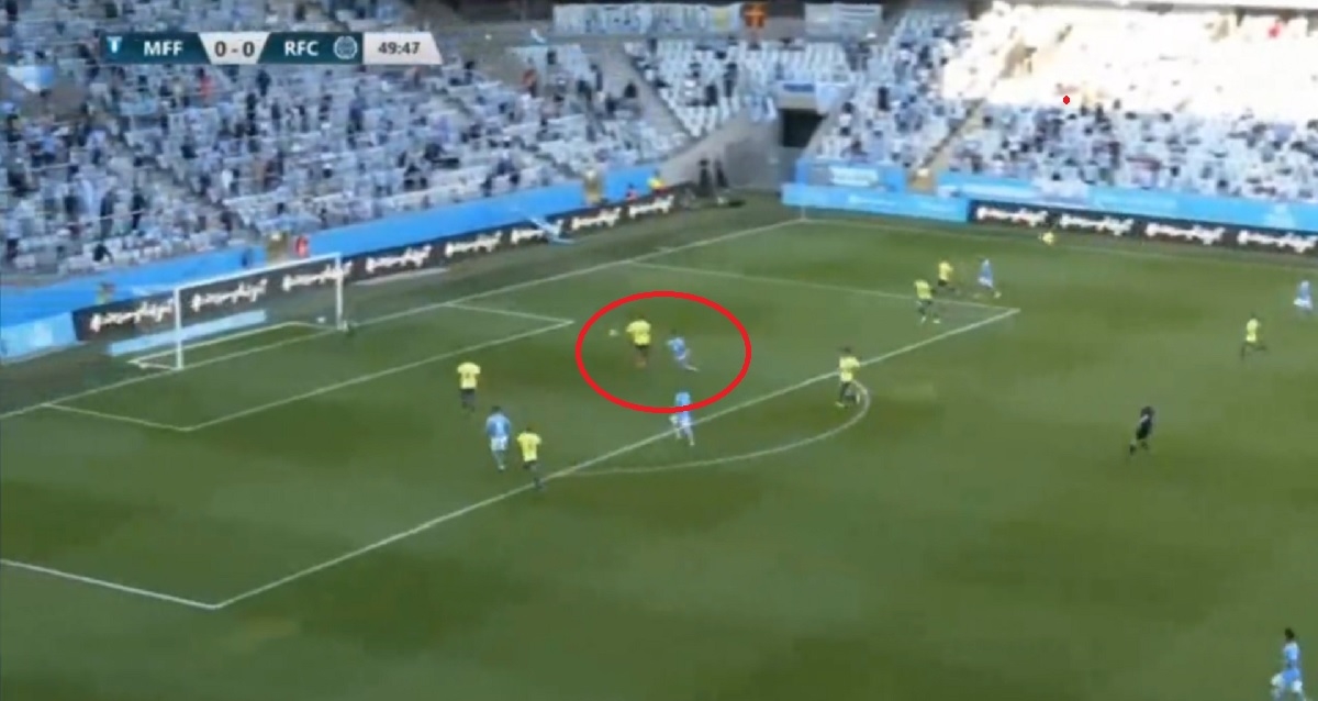VIDEO Bivši nogometaš Rijeke zabio u Ligi prvaka nakon komične pogreške golmana