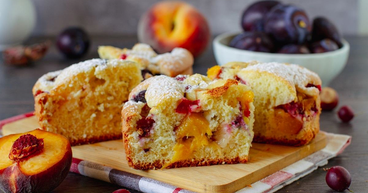 Jednostavan biskvit s voćem na čaše, gotov za samo 45 minuta