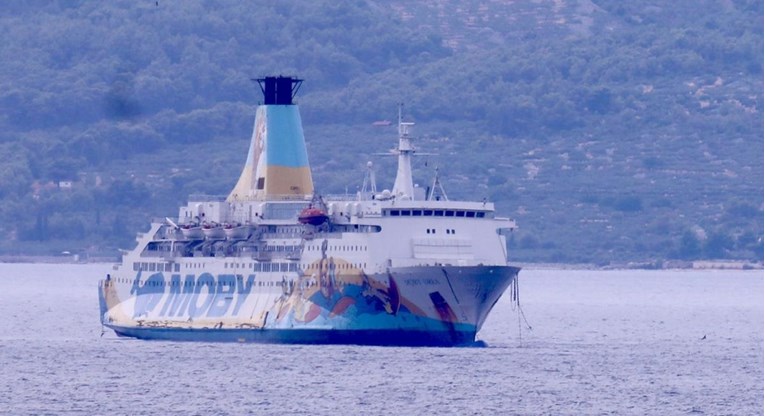 Ministarstvo: Razumljivo je da se ljudi boje, istražujemo brod s azbestom u Splitu