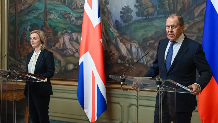 VIDEO Lavrov se usred presice narugao britanskoj ministrici, pogledajte