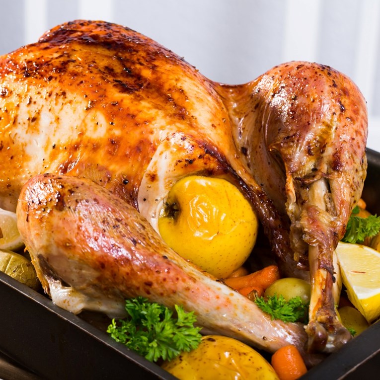 Martha Stewart kune se u ovaj spektakularan trik za sočnu, pečenu puricu