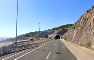 Teška prometna kod tunela Sveti Rok, dvoje mrtvih. Udar je bio silovit