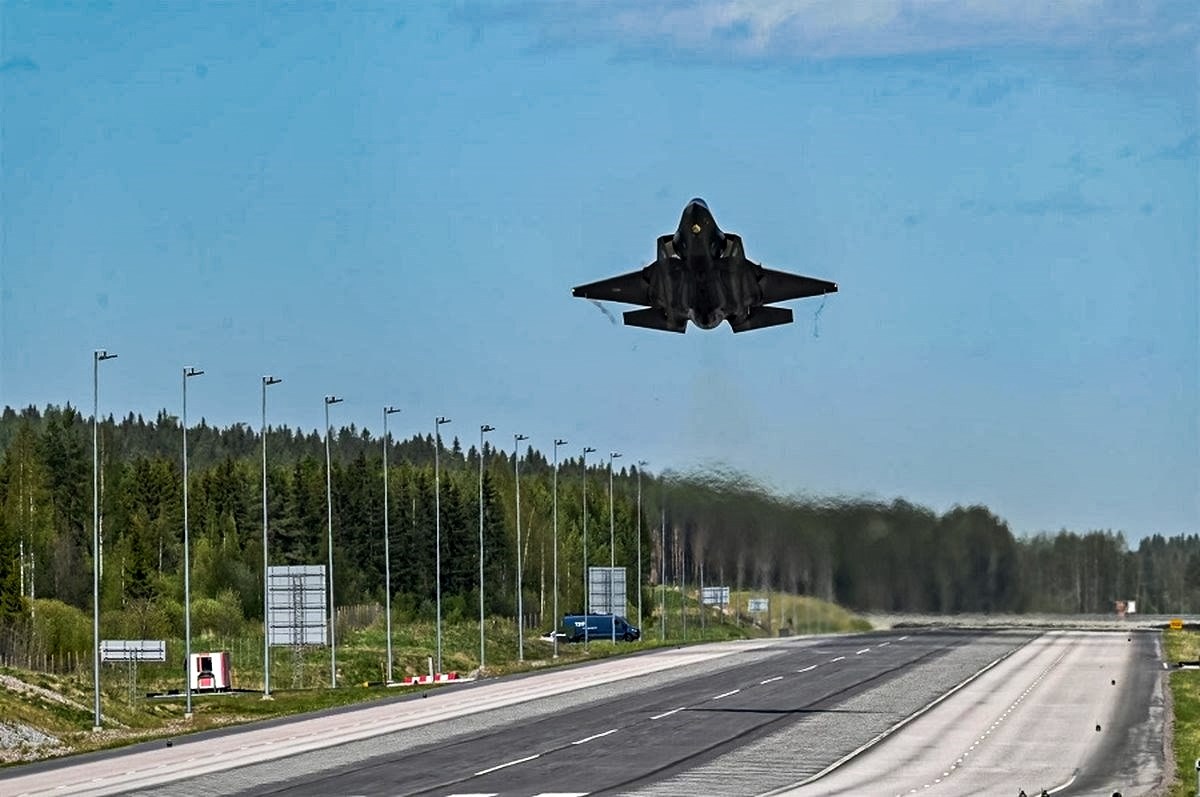 VIDEO NATO-ovi borbeni avioni slijetali na autoceste u Finskoj i Švedskoj