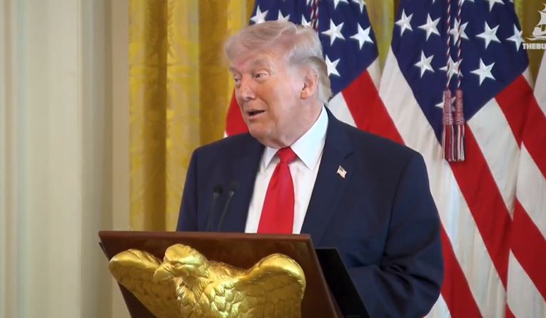 Trump: Mogao bih napraviti puno više da sam kralj