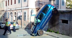 Bizarna nesreća u Puli: Auto s majkom i djetetom pao s dva metra visine