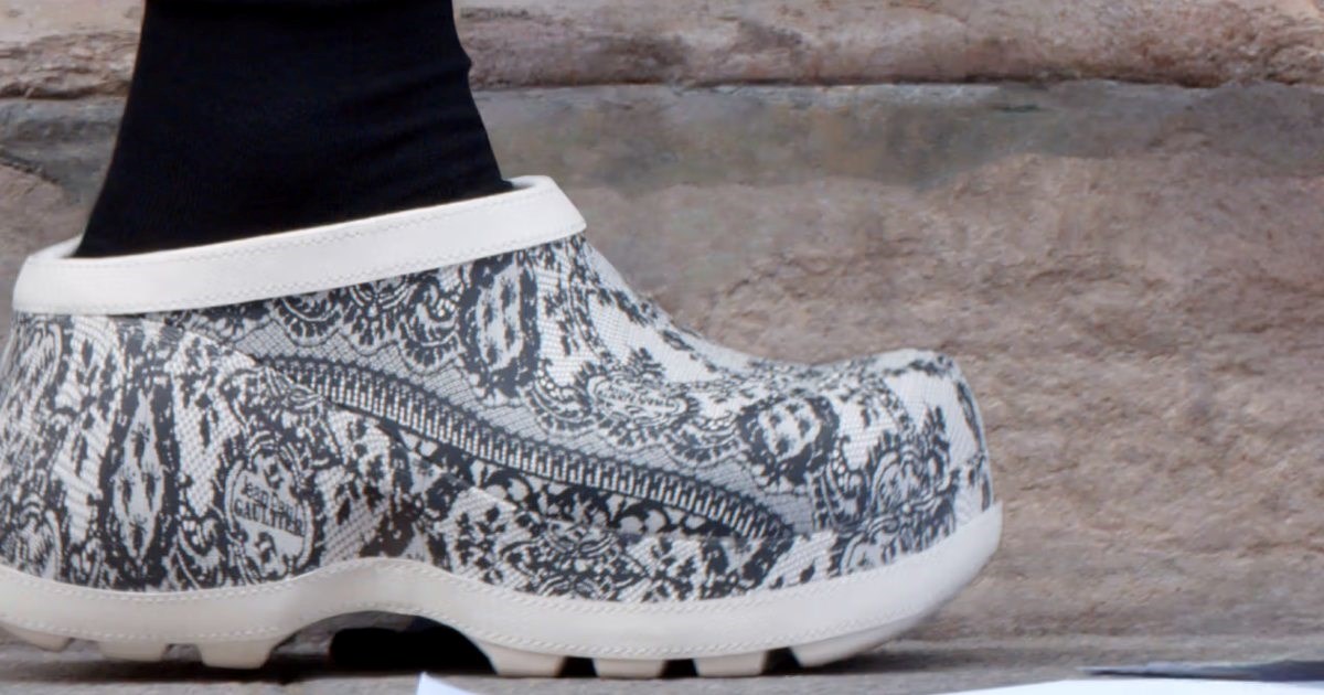 Crocsice posvećene korzetima i stožastom grudnjaku