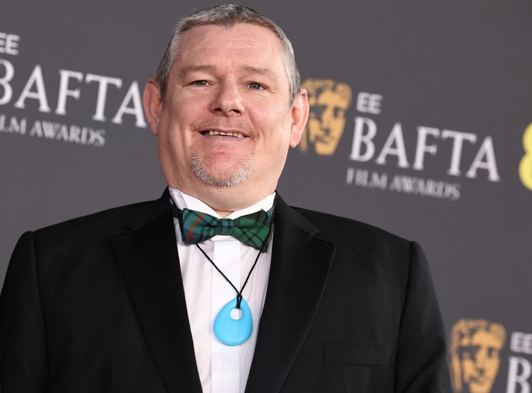 John Davidson oglasio se nakon što je izviknuo rasnu uvredu na BAFTA-i