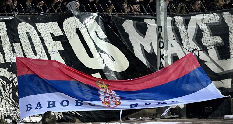 Grobari su Hajduk u Solunu dočekali natpisom s dildoima. Evo što su pokazali Dinamu