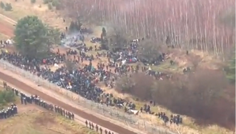 VIDEO Tjeraju tisuće migranata na granicu EU: "Žele incident sa žrtvama"