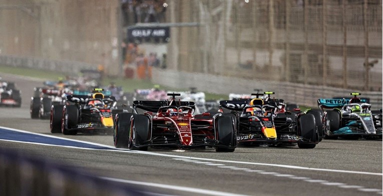 VIDEO Ludnica na startu sezone: Dvostruka pobjeda Ferrarija, debakl Red Bulla