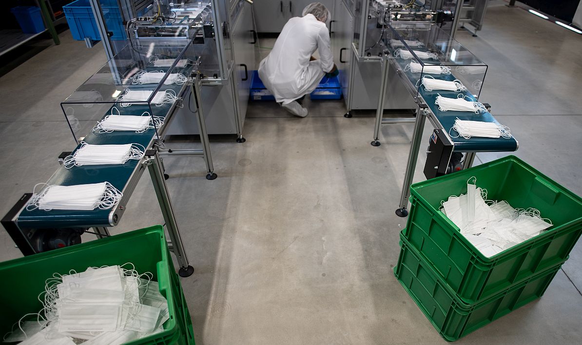 Francuske vlasti zaplijenile 438.000 zaštitnih maski