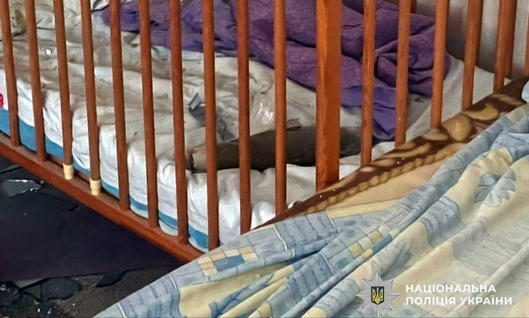 FOTO Rusi dronom bacili granatu ravno u krevet dvogodišnjeg dječaka u Ukrajini