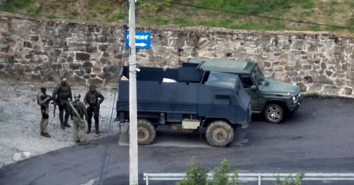 EU osudila napad na kosovsku policiju: "To je gnjusni i kukavički terorizam"