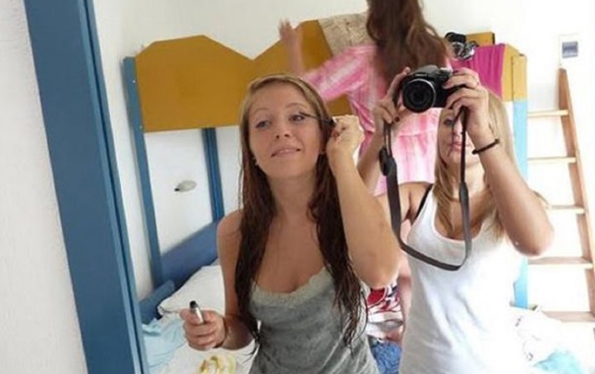 Fotka cura koje se sređuju postala hit zbog nepristojne optičke iluzije
